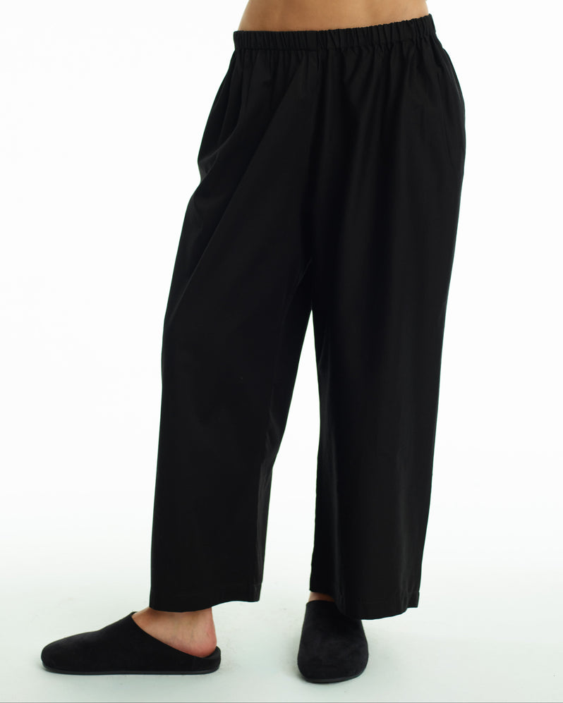 Capri in Black