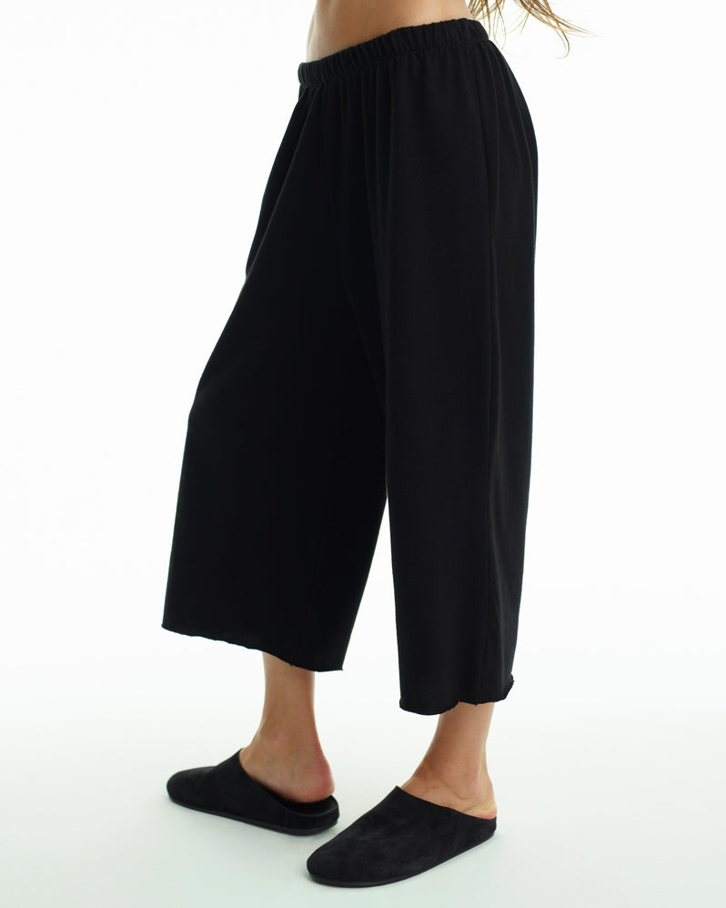 Capri in Black