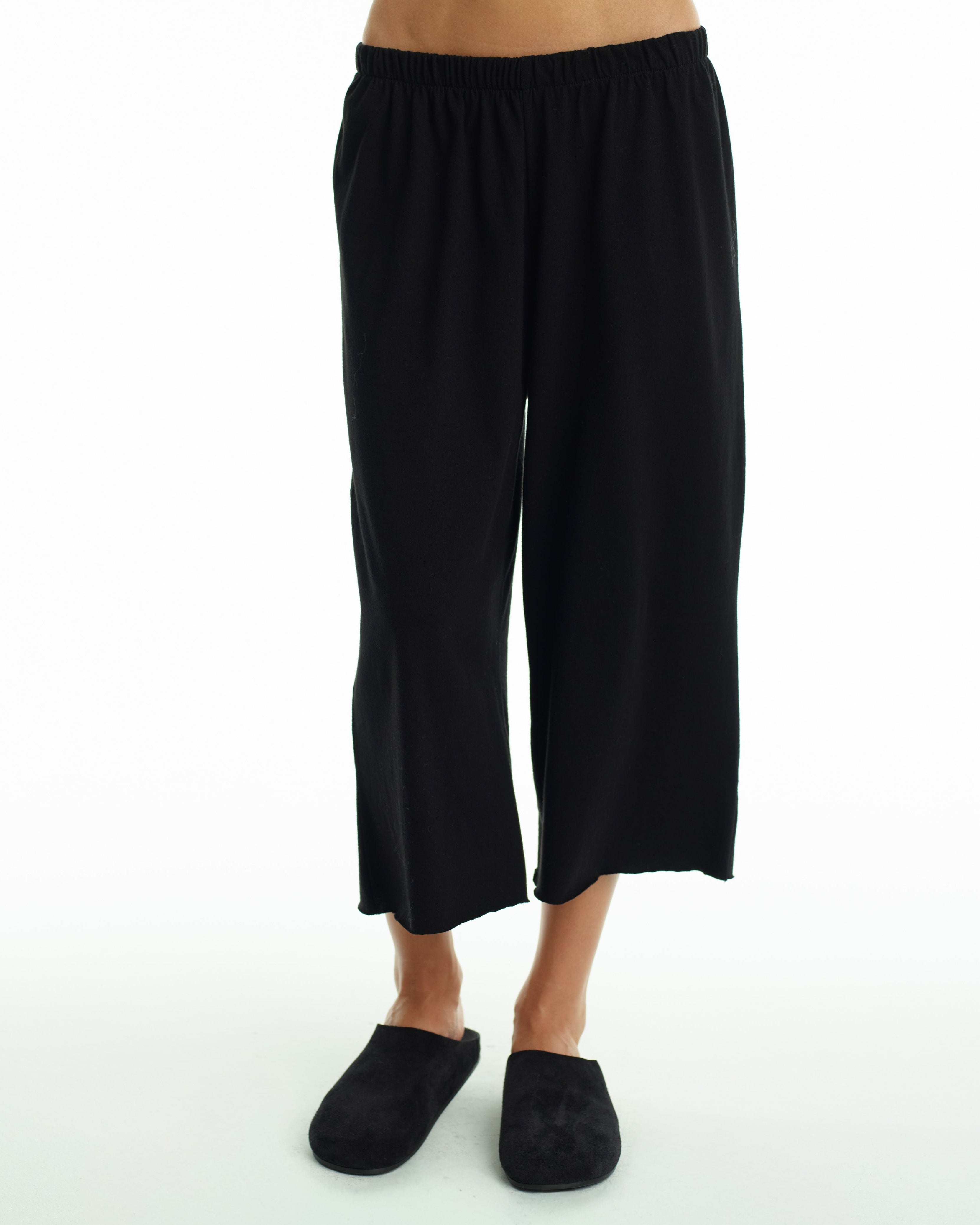 Capri in Black