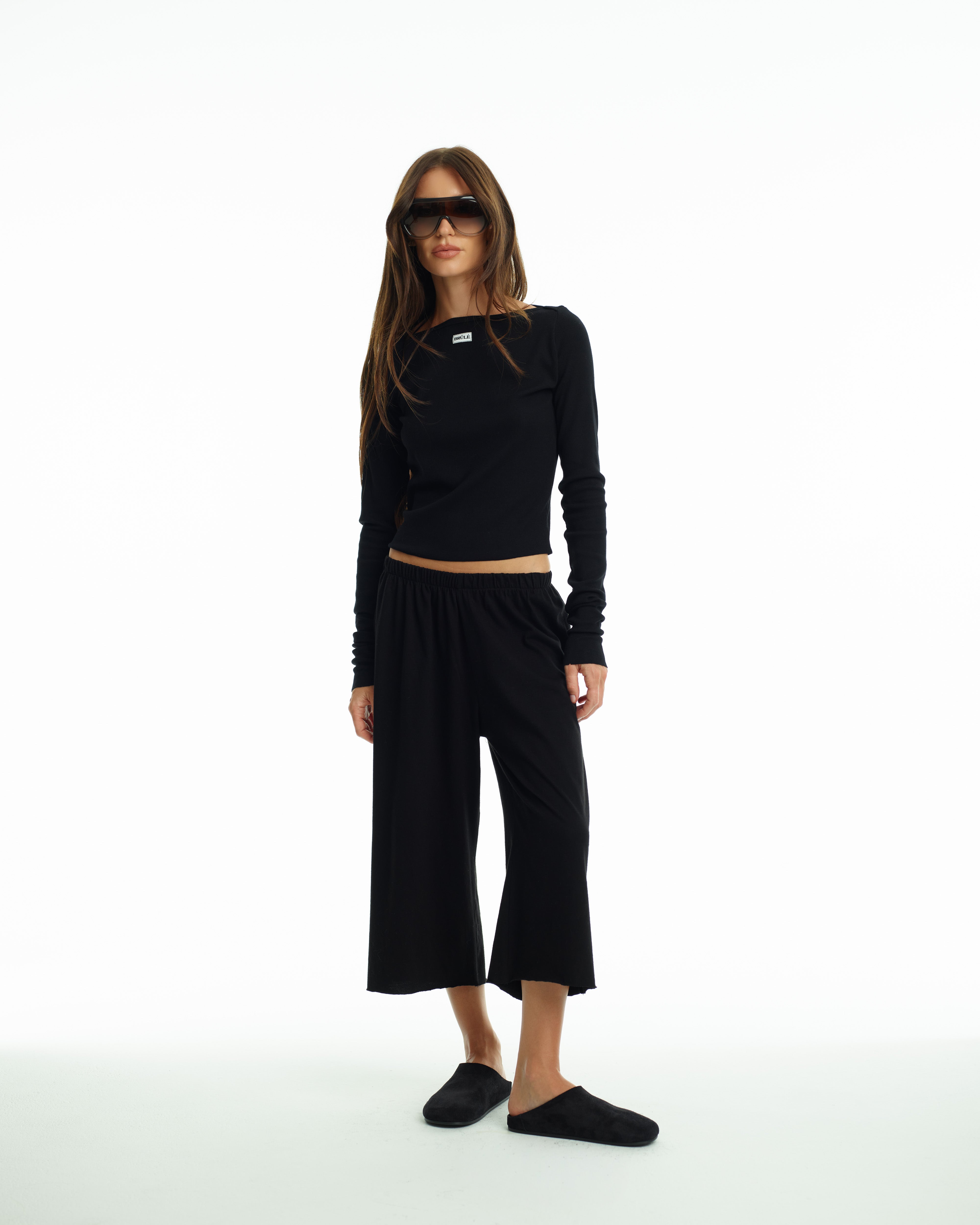 Capri in Black