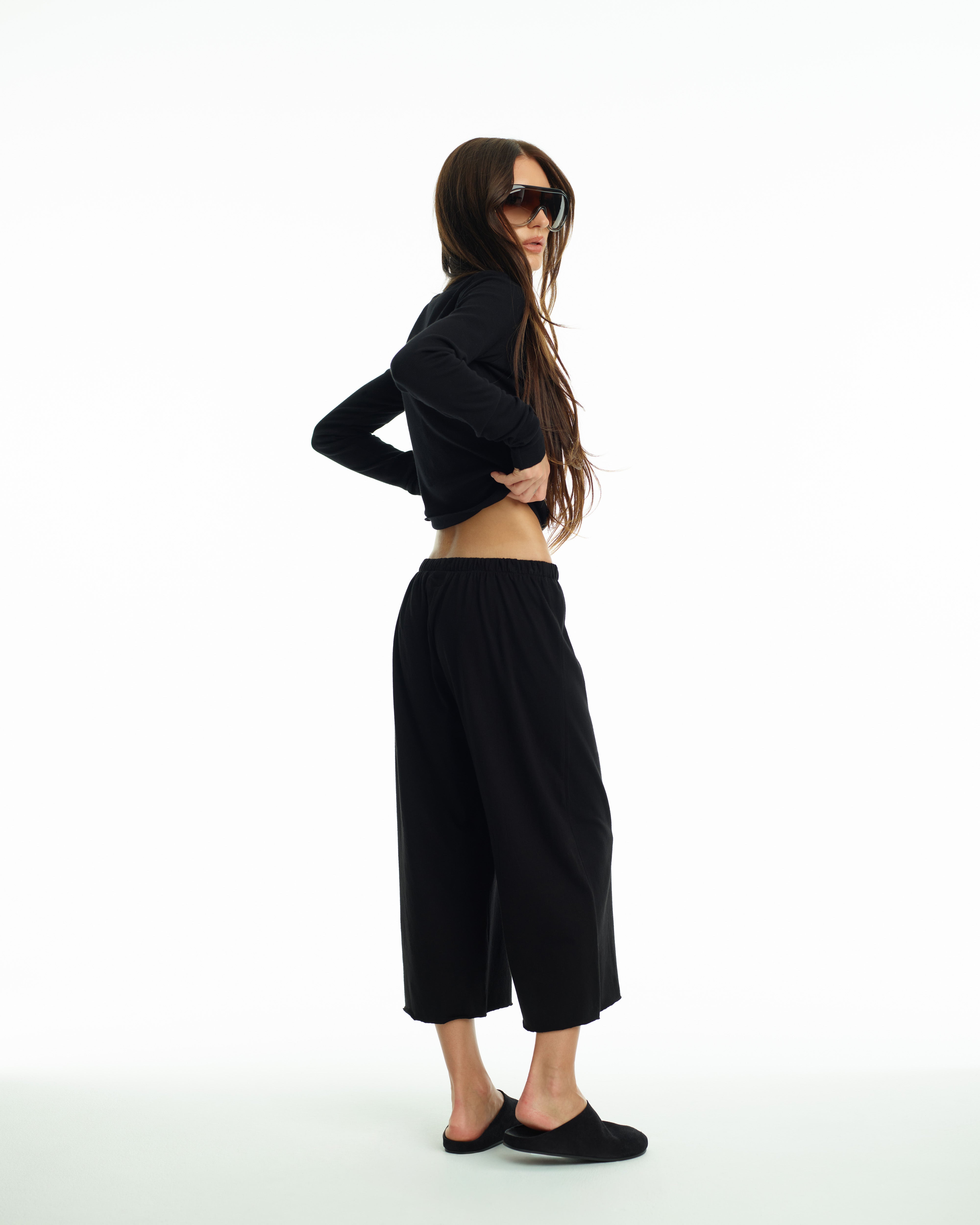Capri in Black