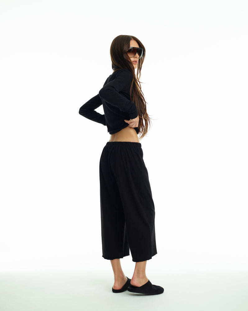 Capri in Black