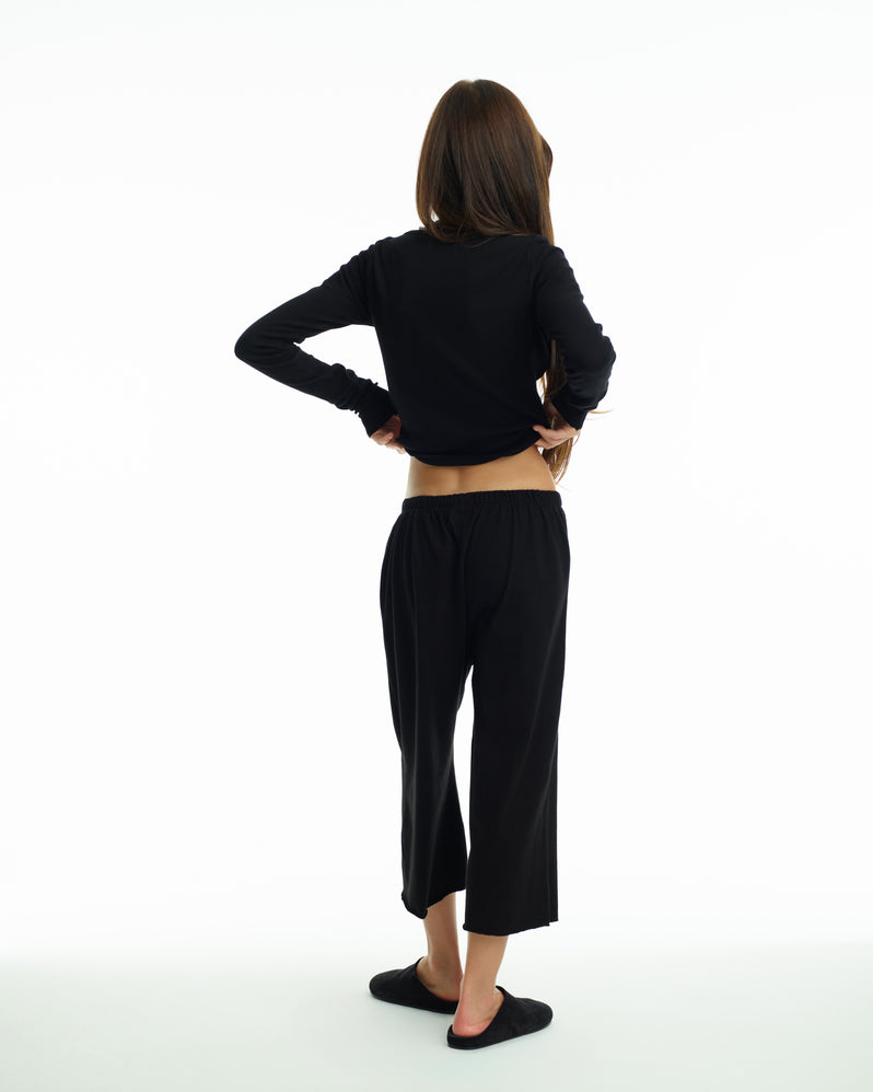 Capri in Black