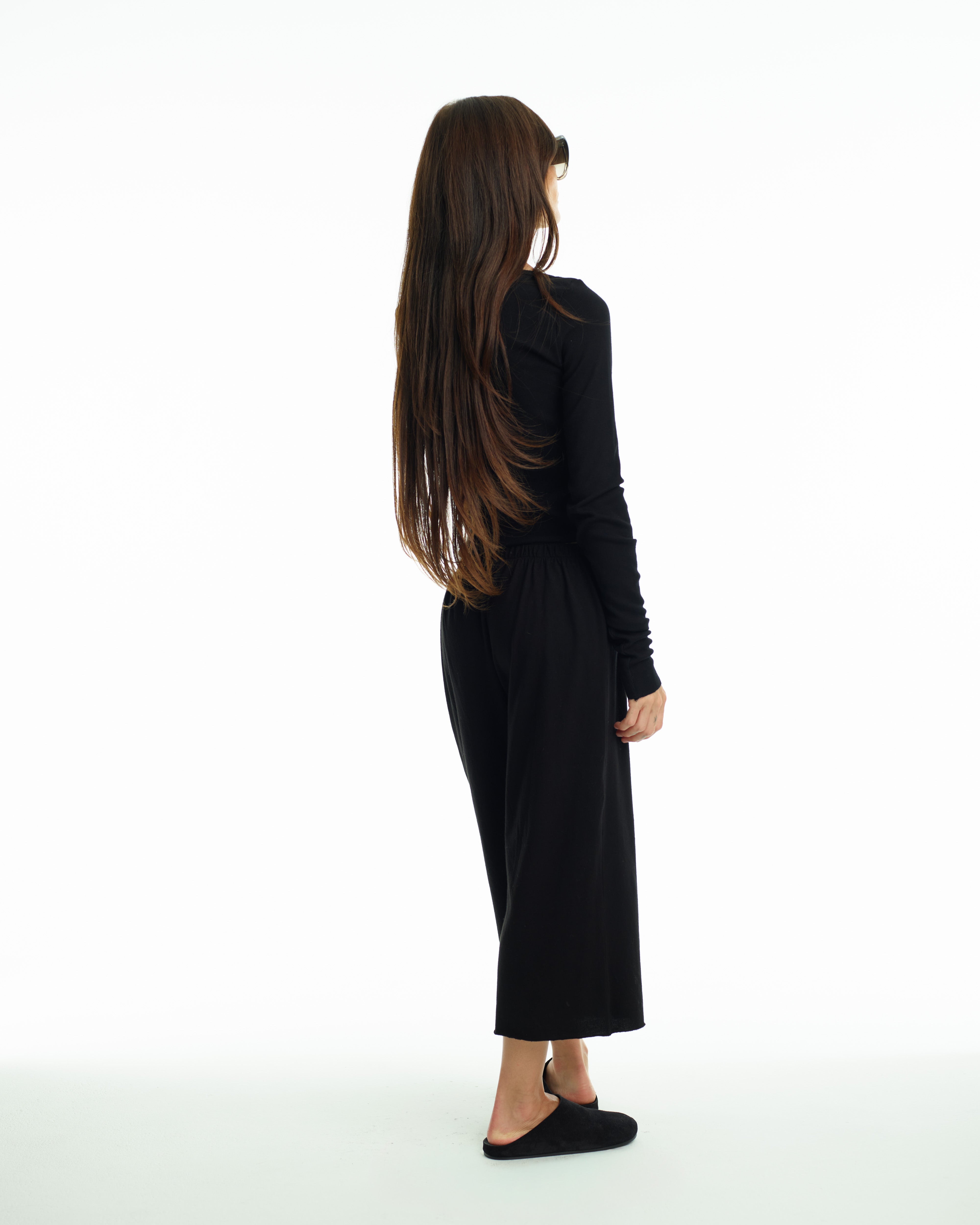 Capri in Black