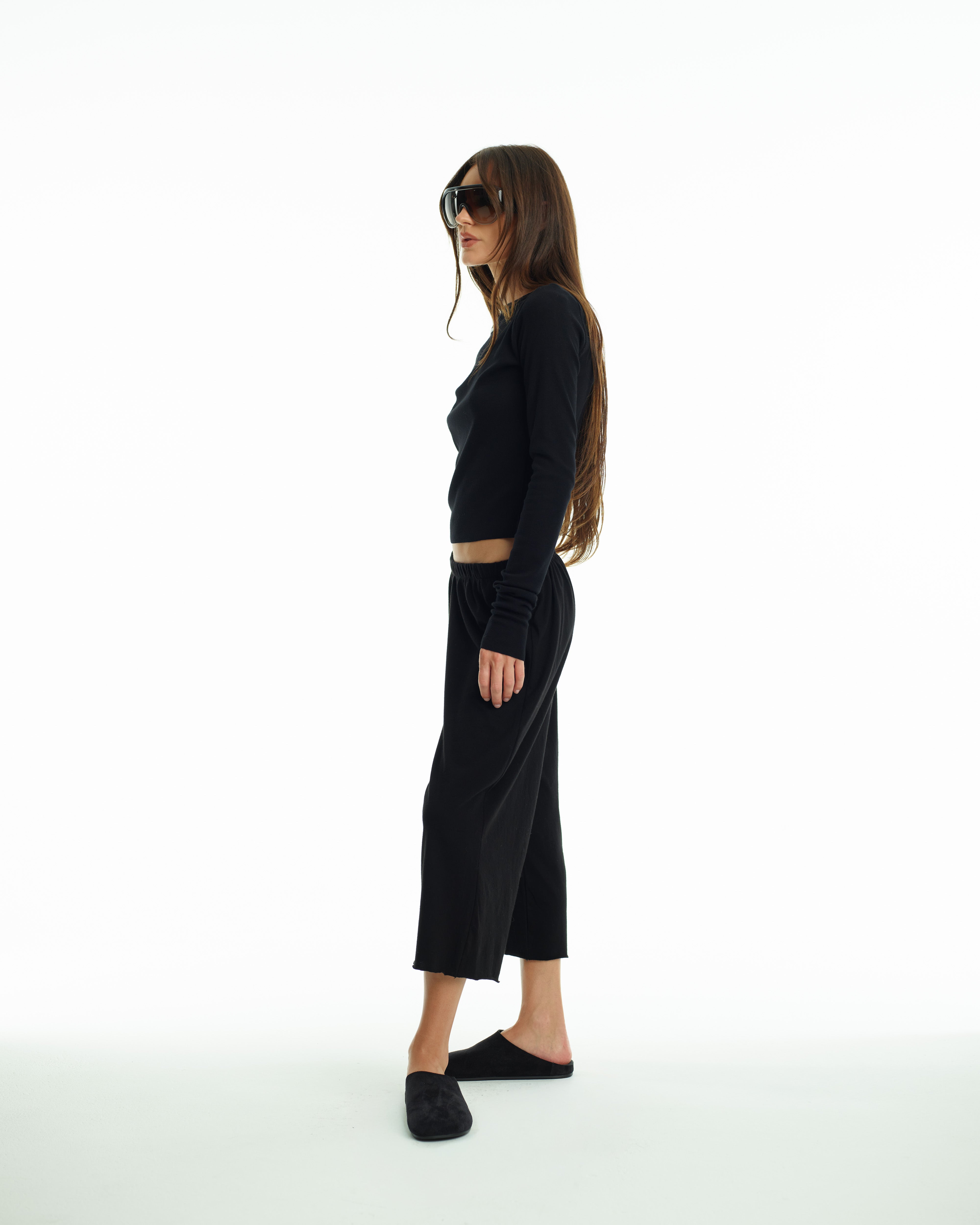 Capri in Black