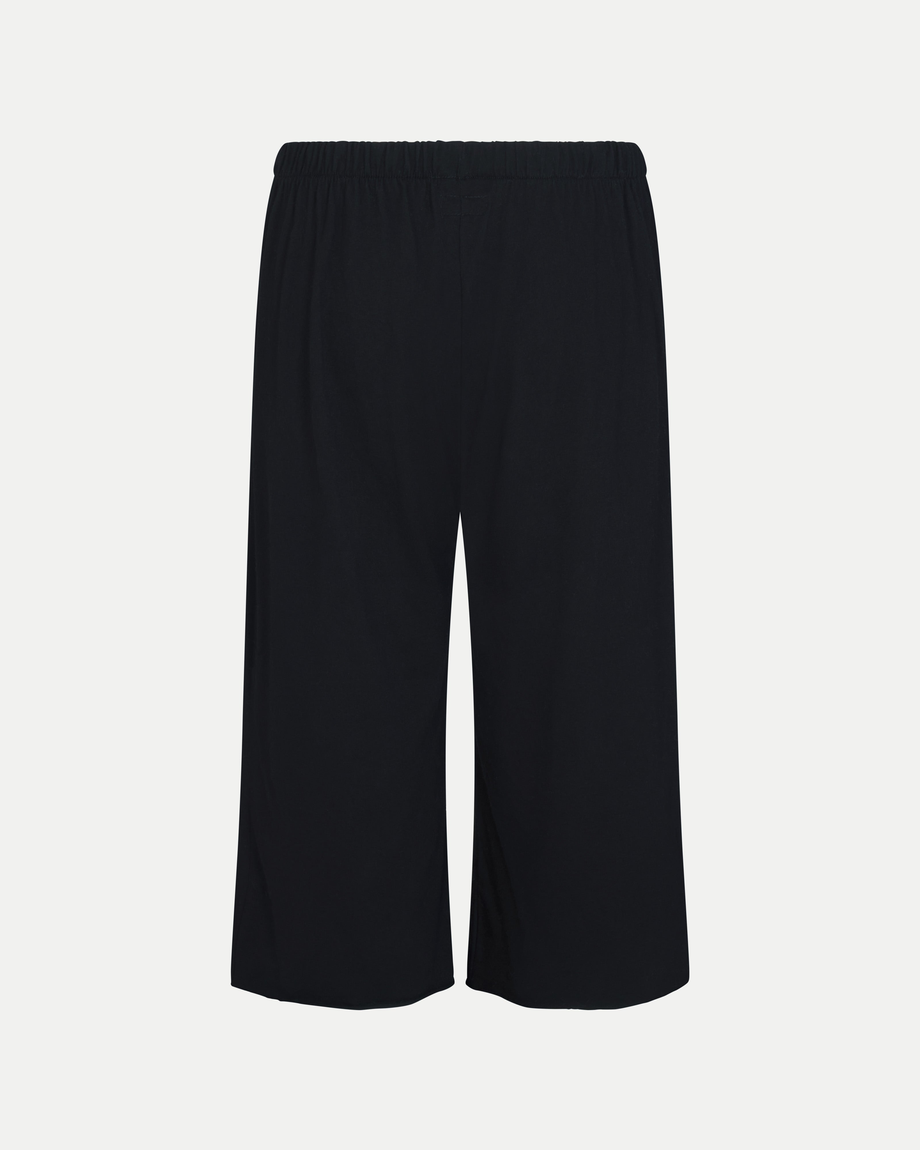 Capri in Black