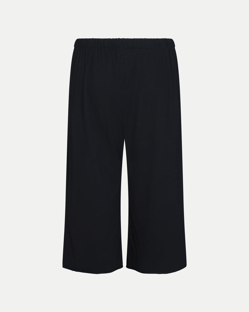 Capri in Black