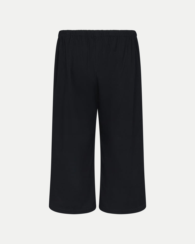 Capri in Black