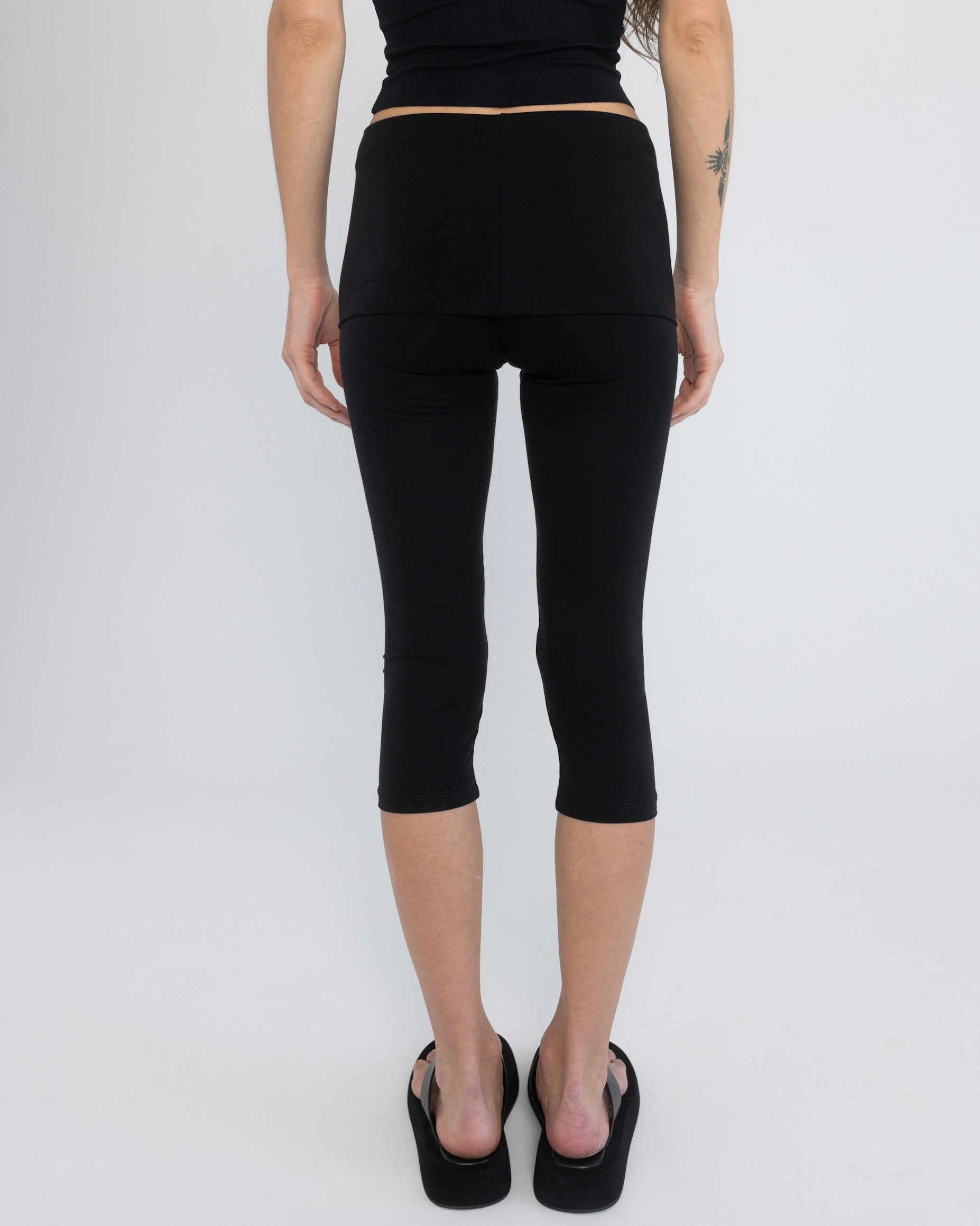 Foldover Capri in Black