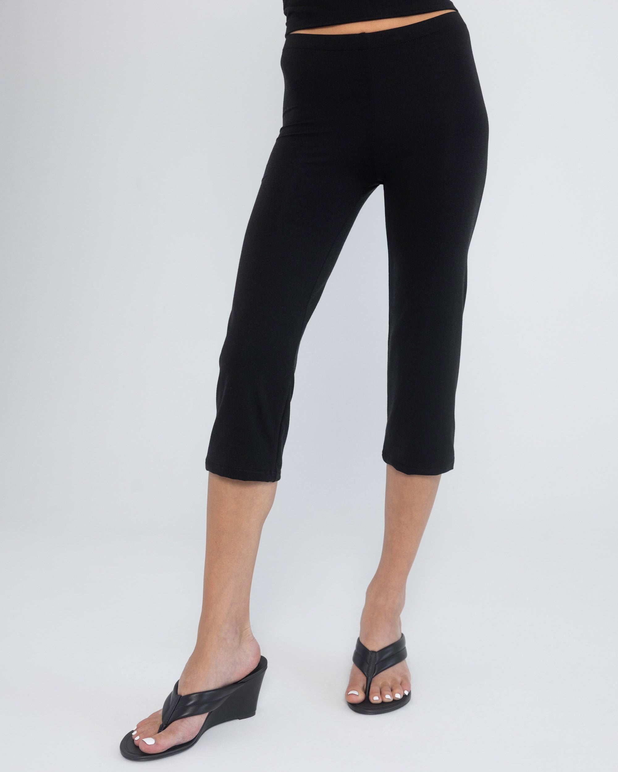 Capri in Black