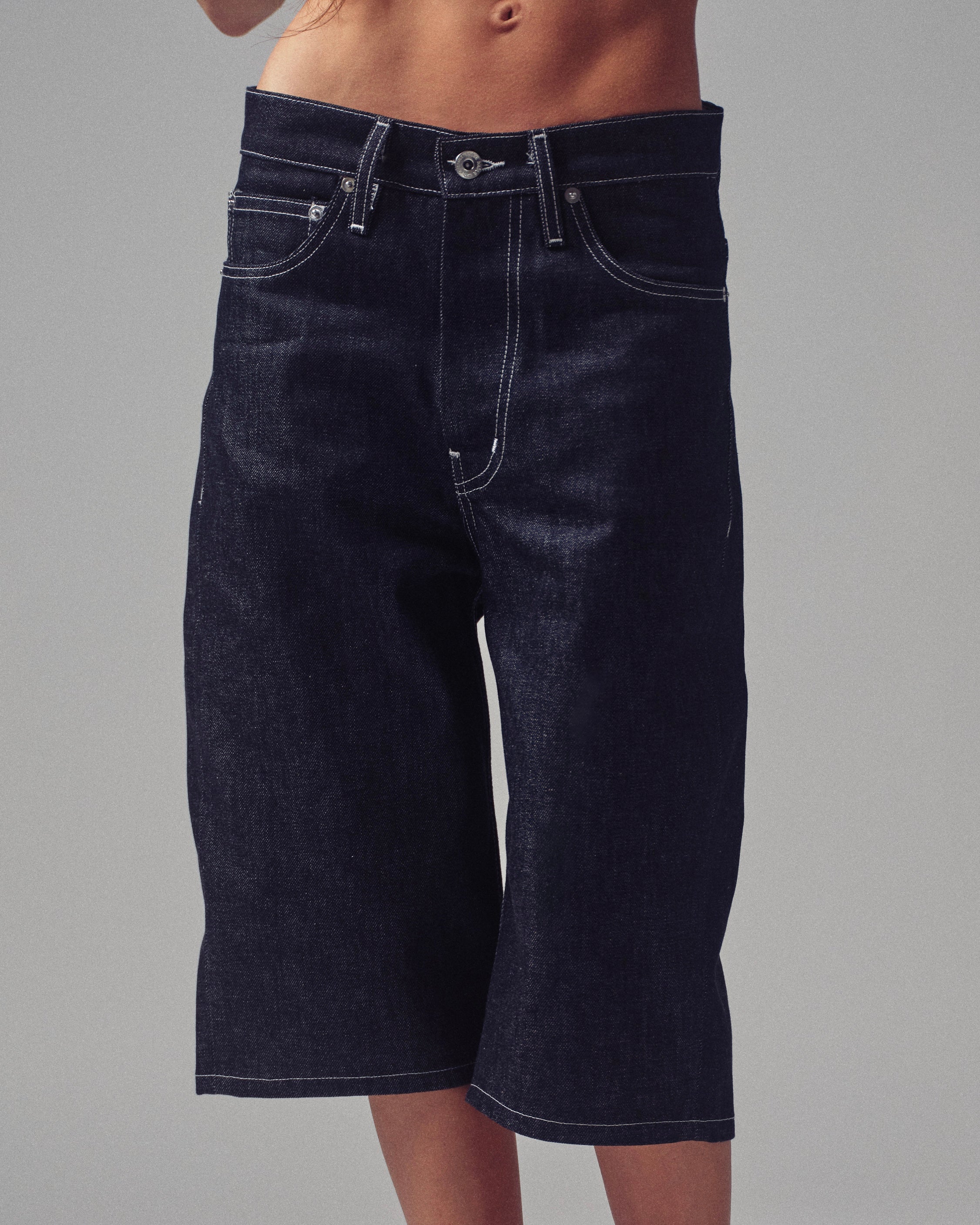 Short in Dark Denim