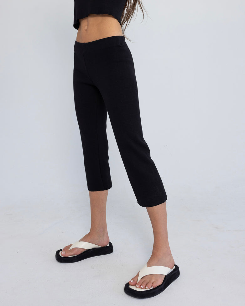 Capri in Black