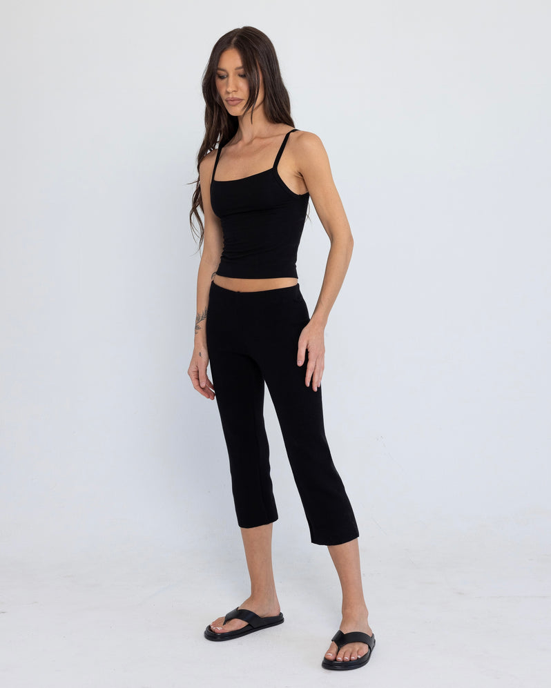 Capri in Black