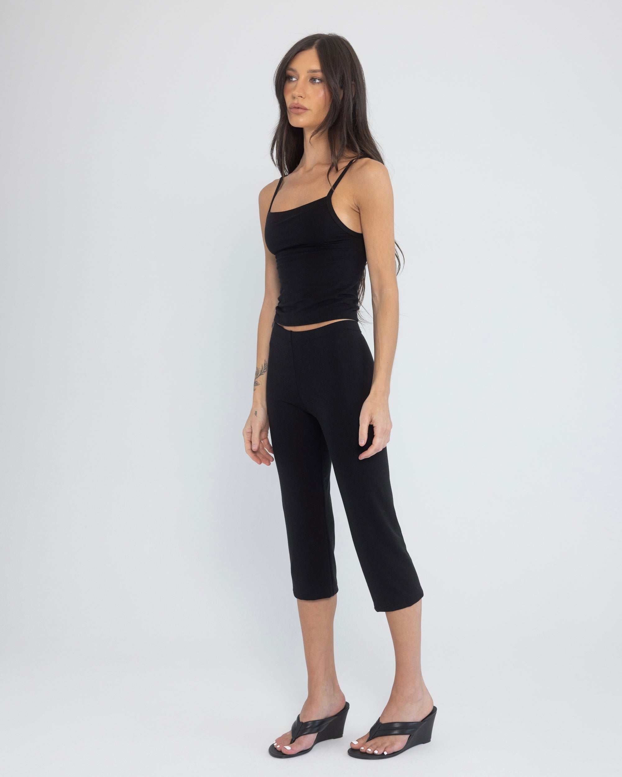 Capri in Black