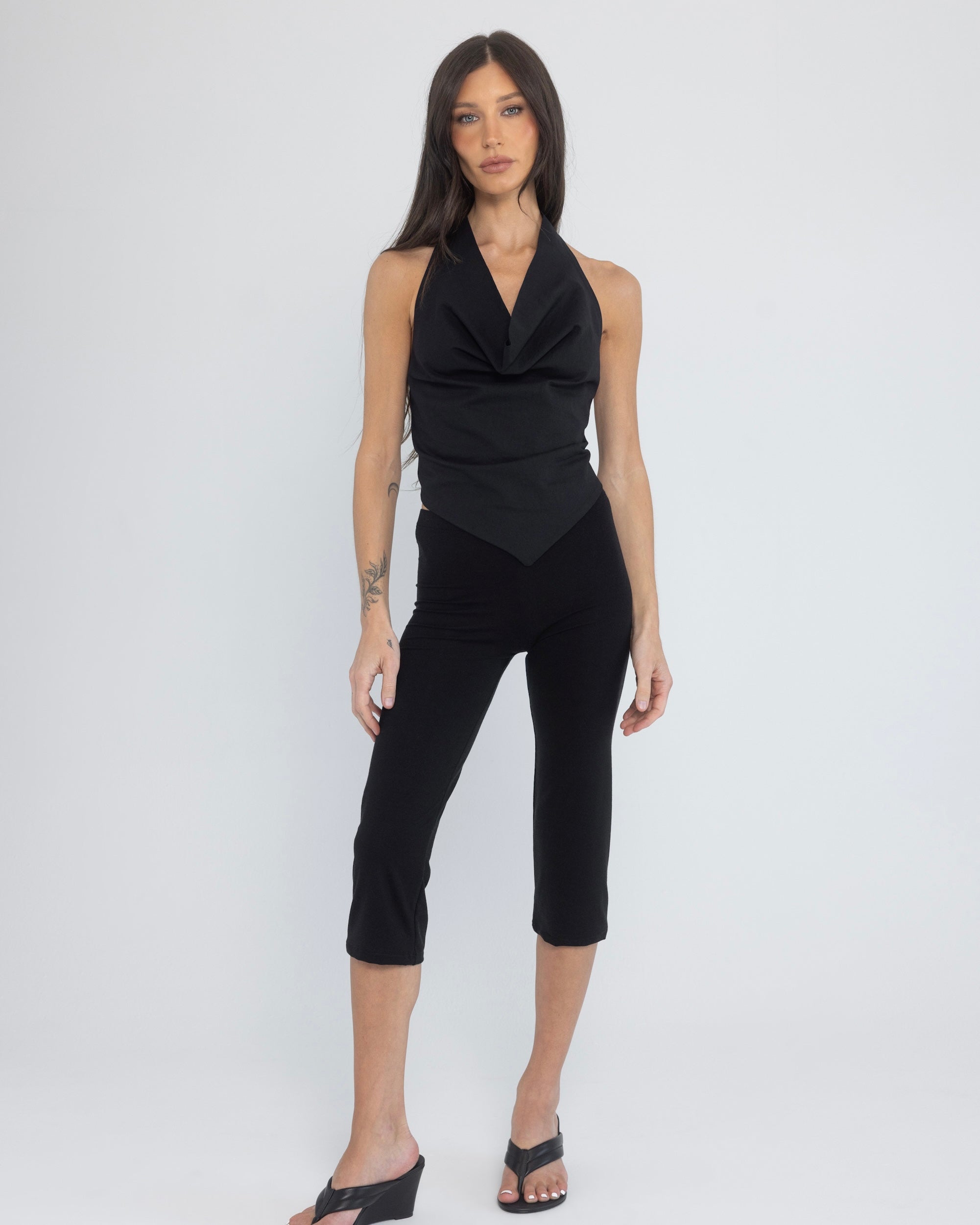 Capri in Black