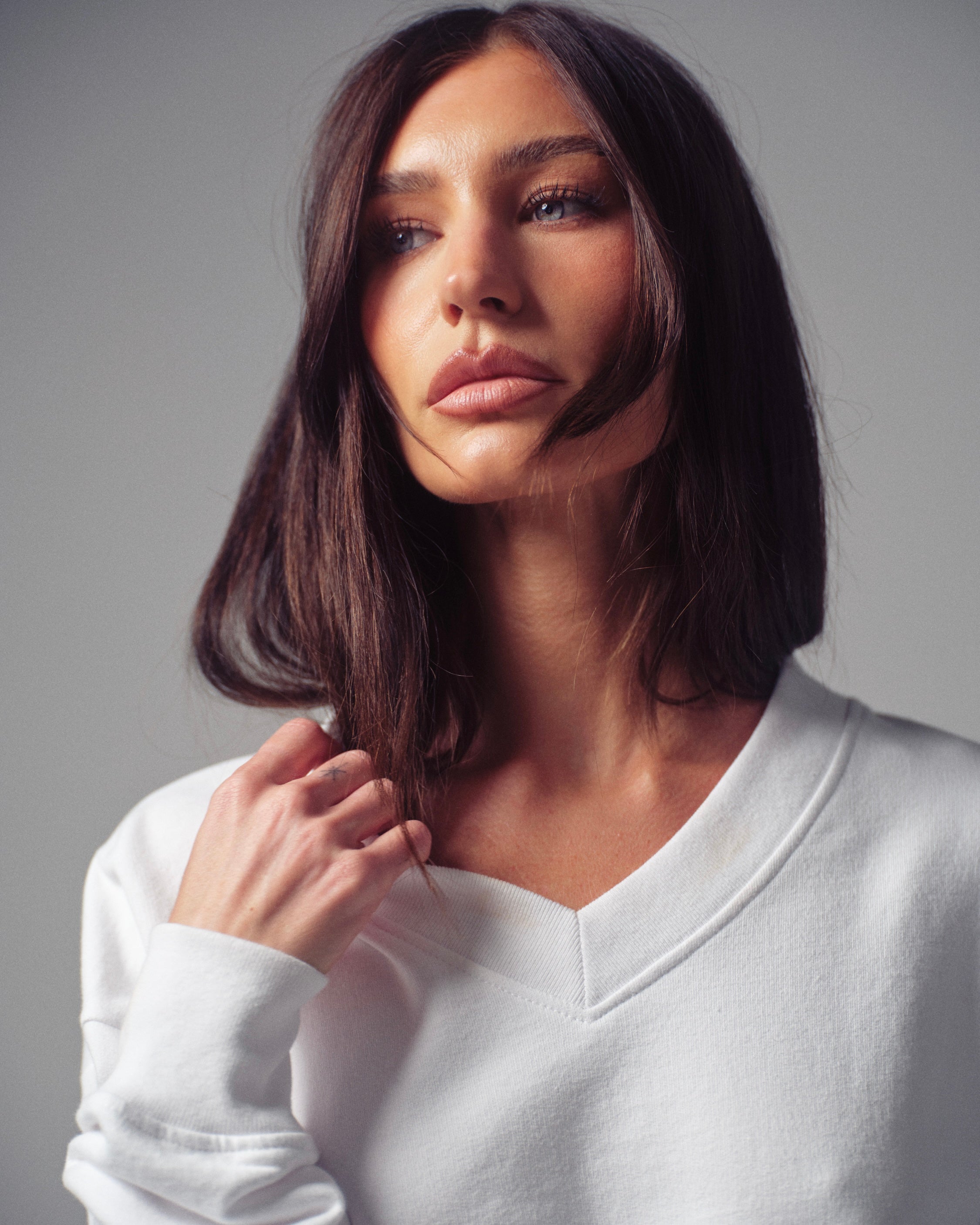 V-neck in White