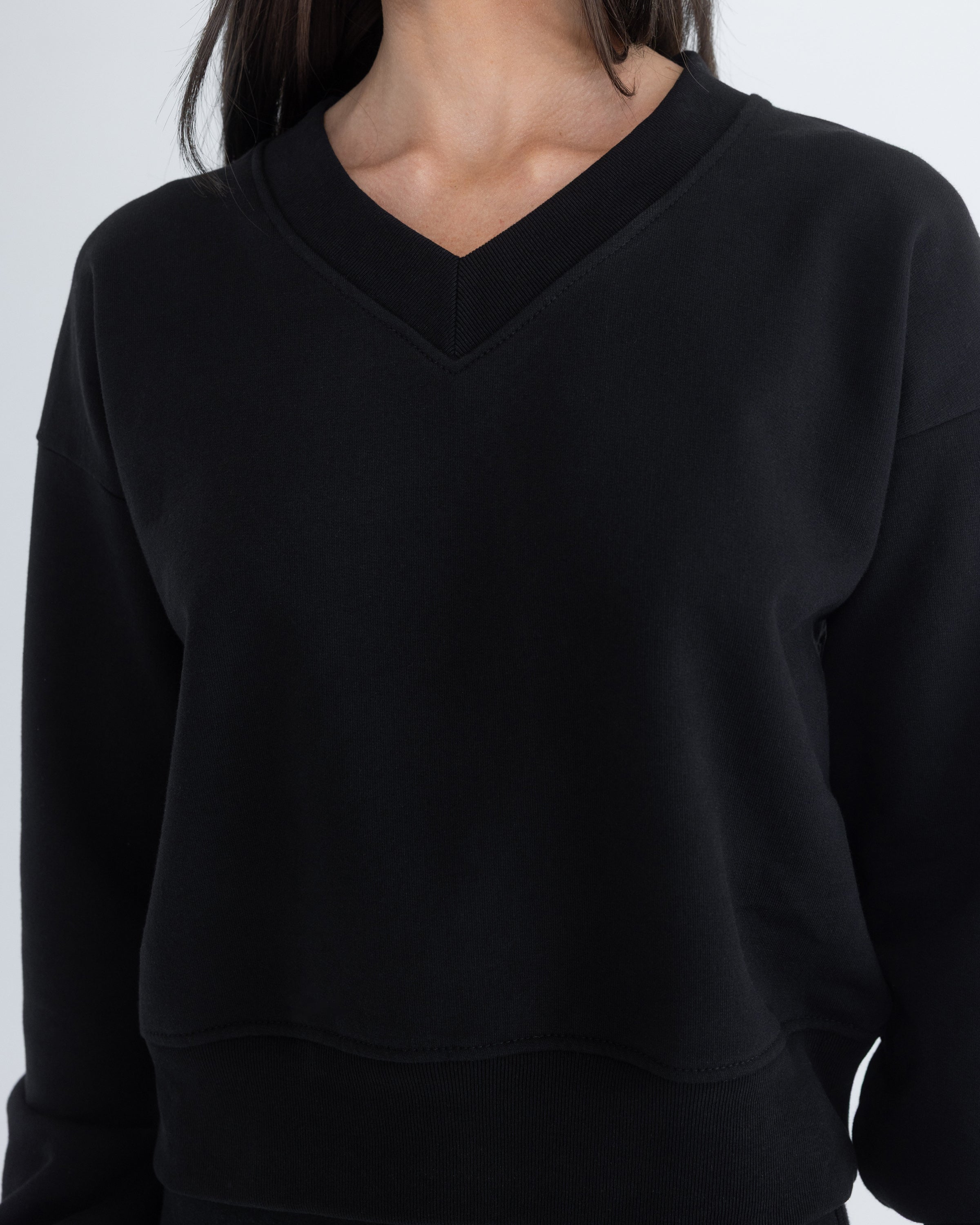 V-neck in Black