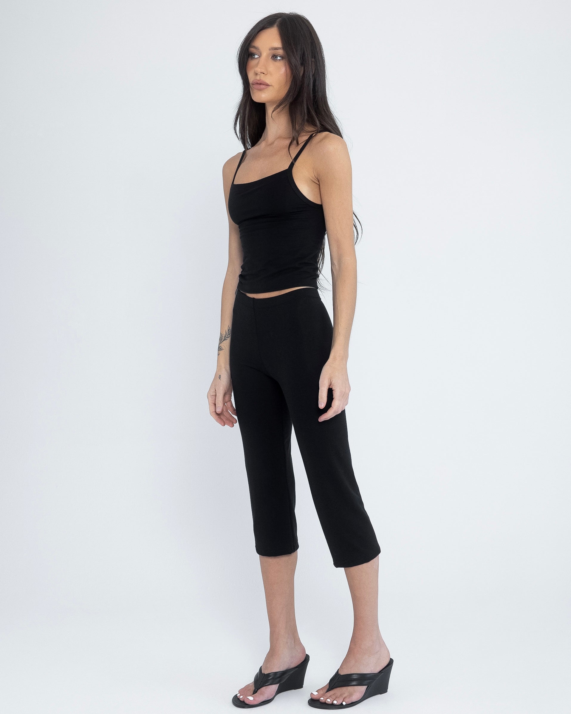 Capri in Black