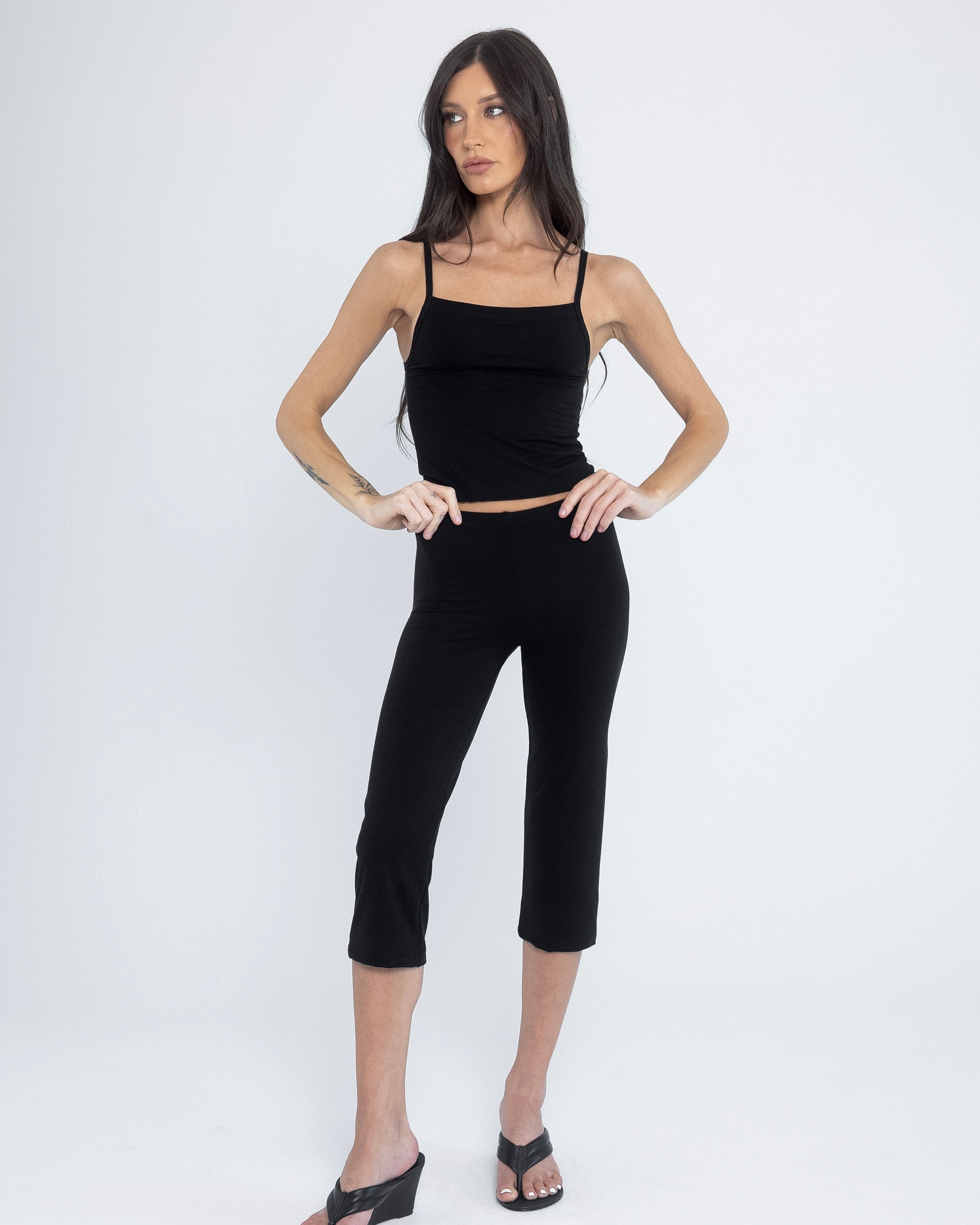 Capri in Black