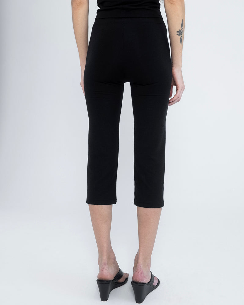 Capri in Black