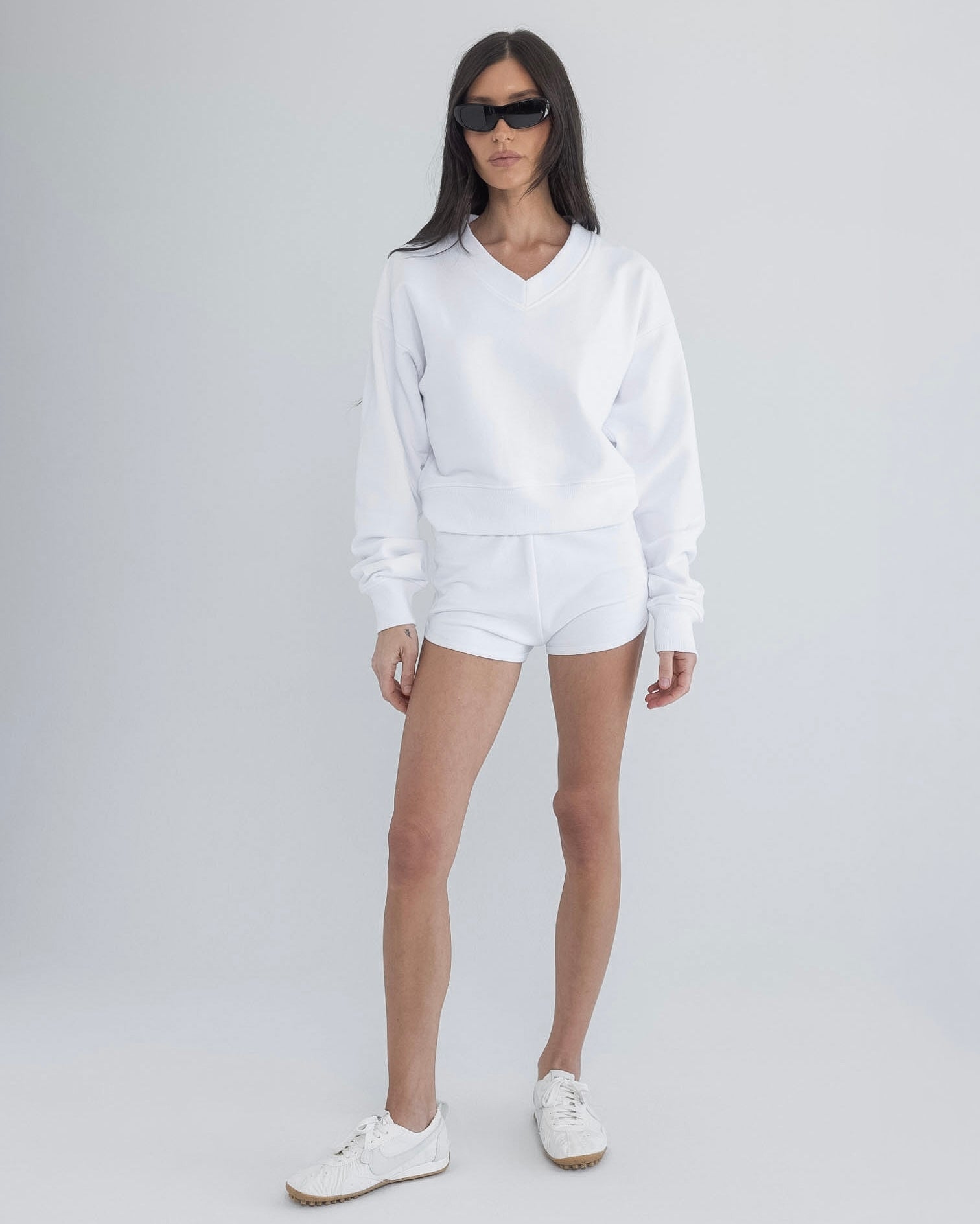 V-neck in White