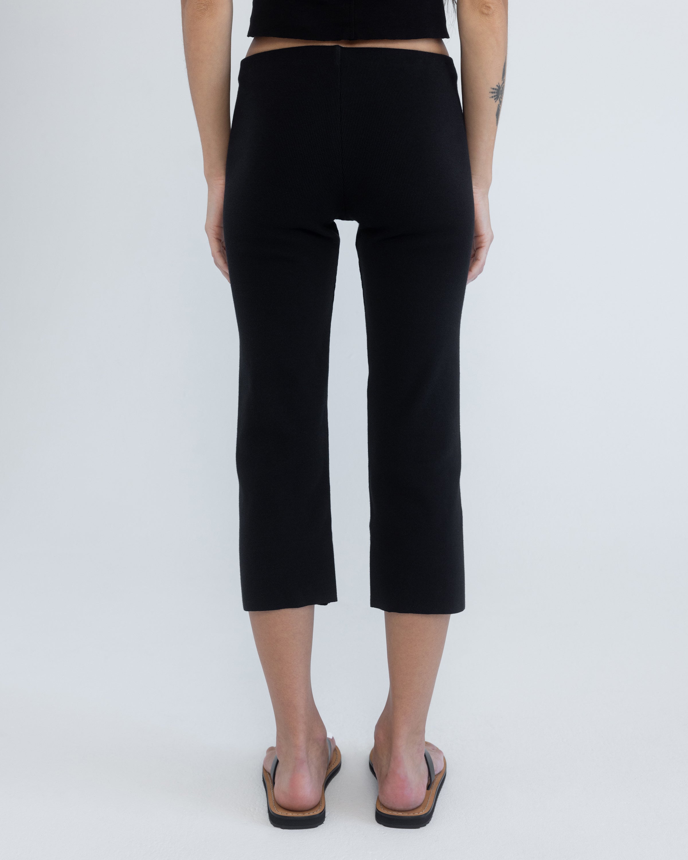 Capri in Black